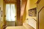 the yellow room at the Florence b&b